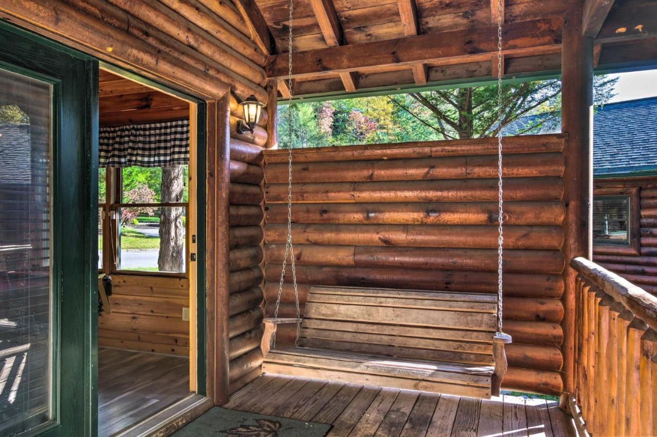 Dog Friendly, Romantic Mtn Getaway Hot Tub Pool Gatlinburg Exterior photo