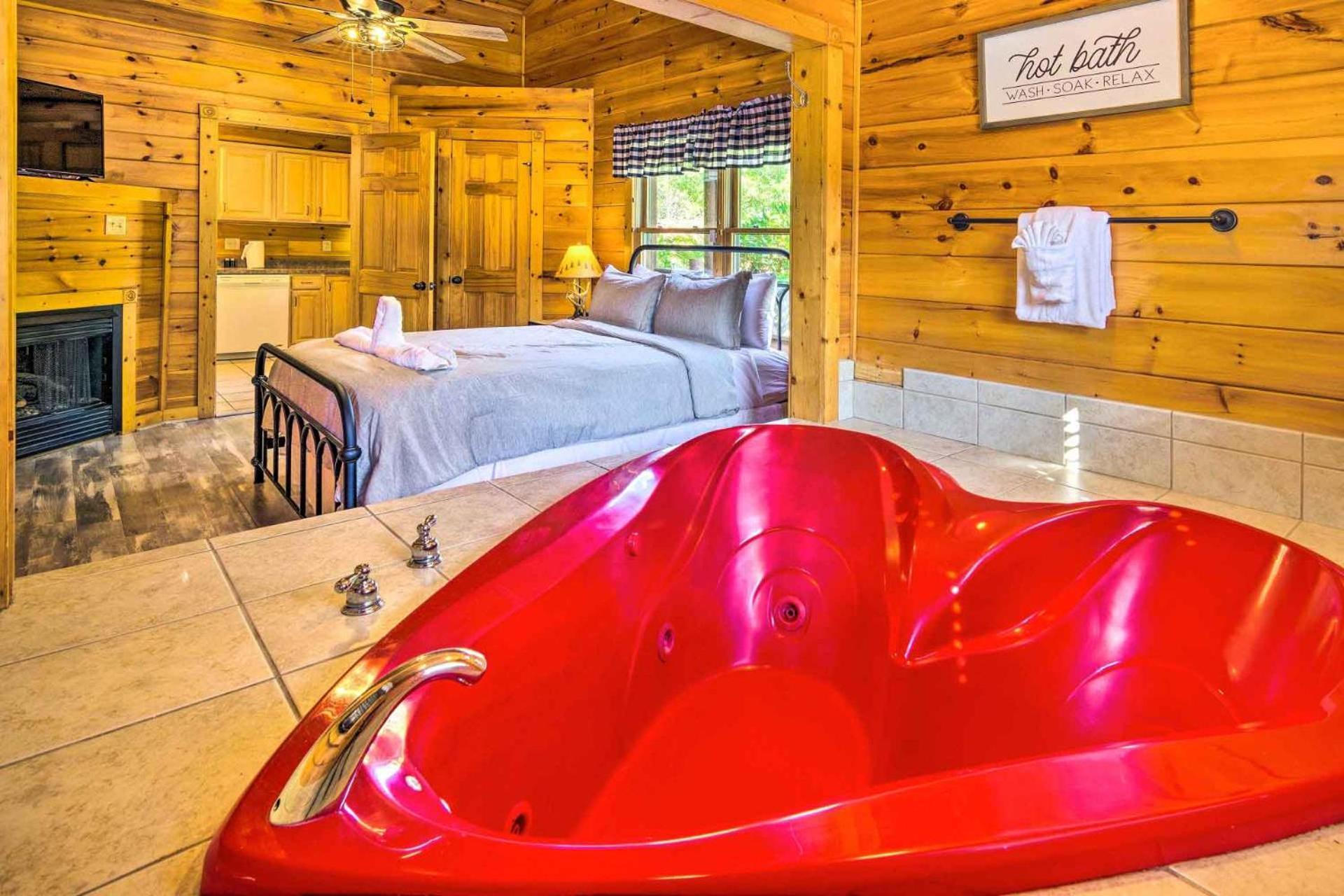 Dog Friendly, Romantic Mtn Getaway Hot Tub Pool Gatlinburg Exterior photo